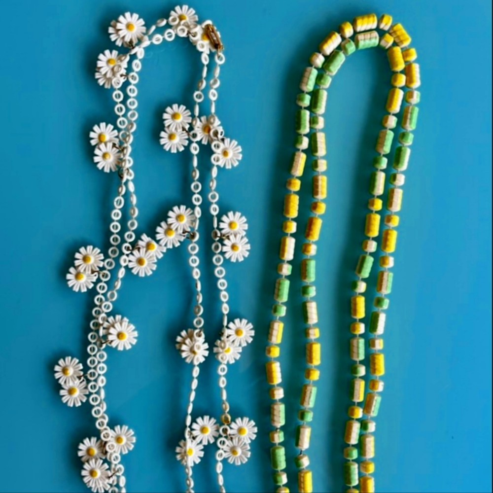 Vintage necklace set. So cute to wear together!